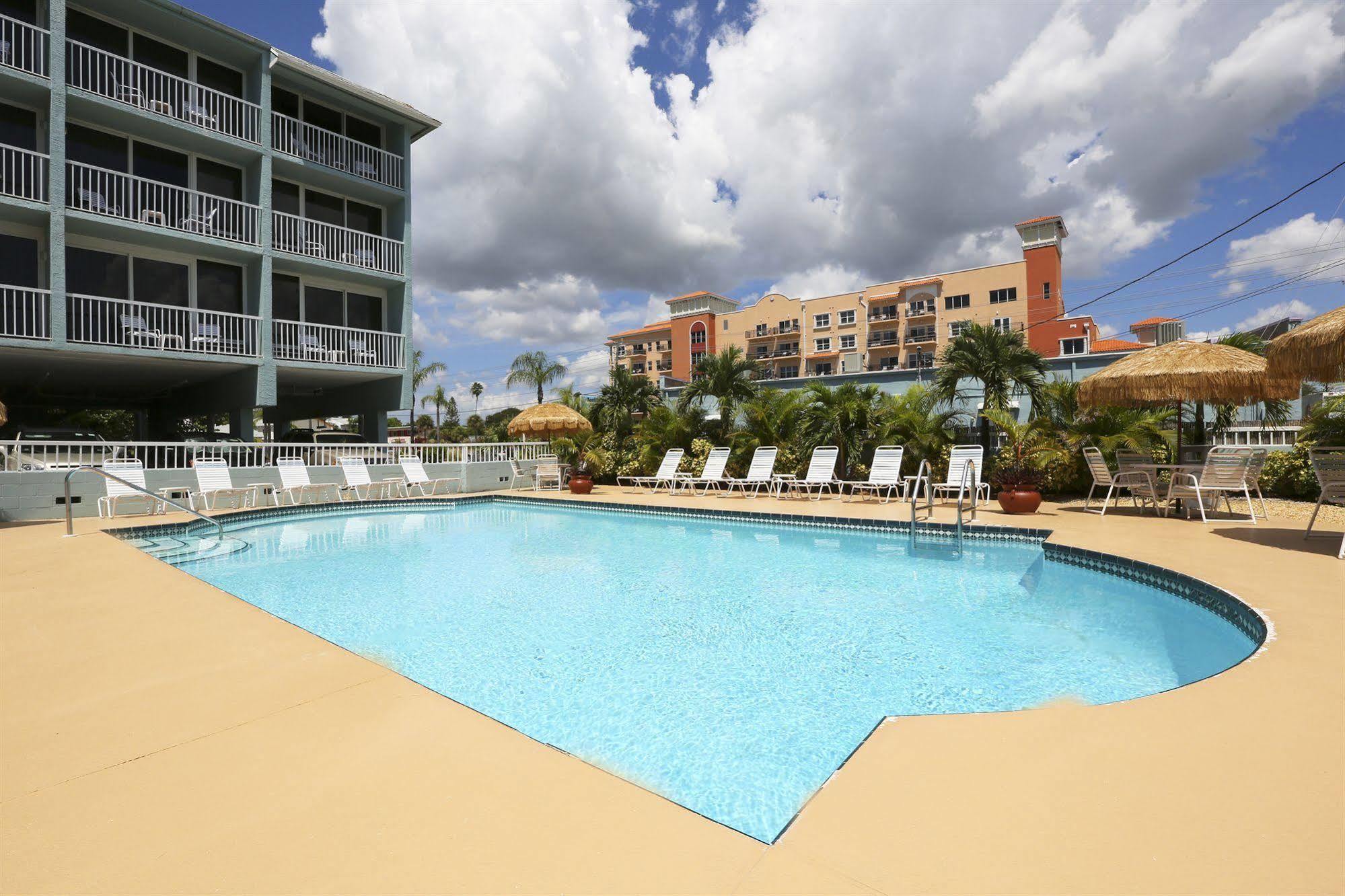 Hotel Barefoot Beach Club St. Pete Beach Exterior foto