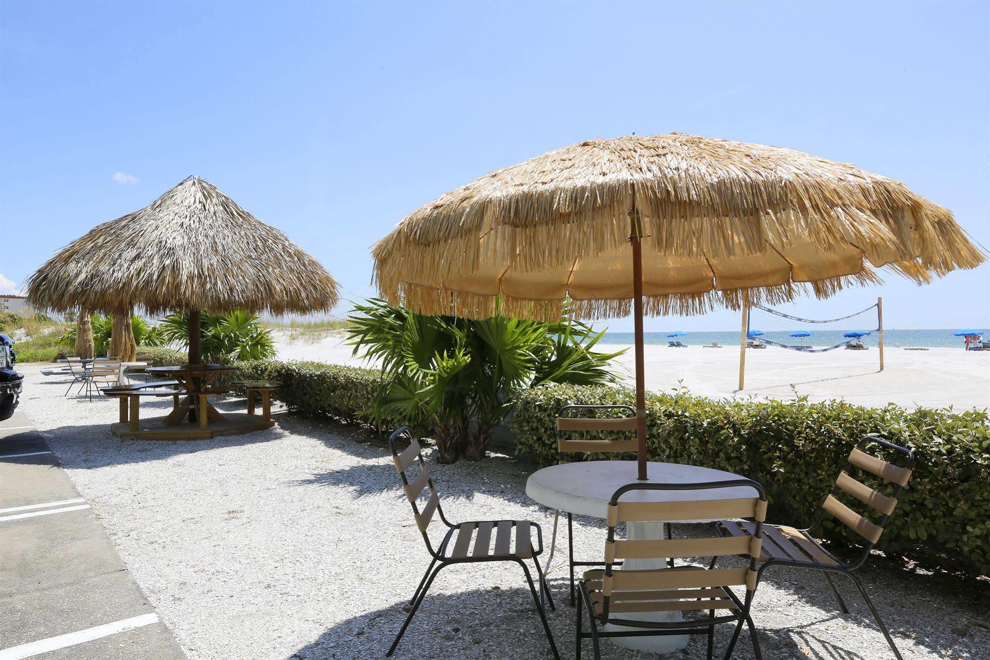 Hotel Barefoot Beach Club St. Pete Beach Exterior foto